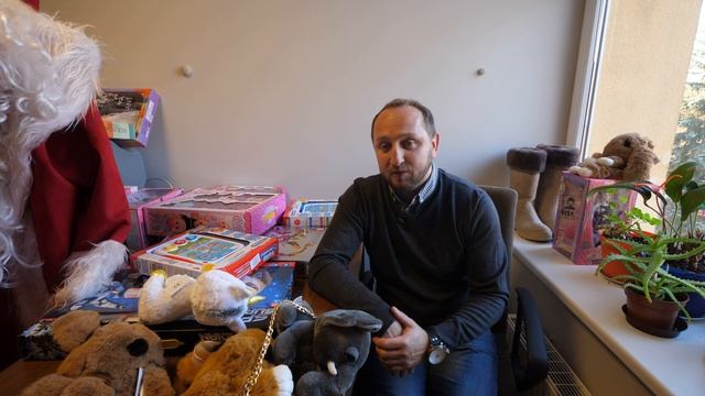 Человек, который дарит Рождество детям смотреть онлайн