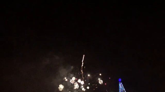 Новогодний салют на Театральной площади 2019 смотреть онлайн