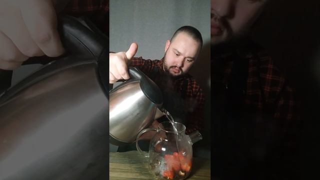 Каркаде с клубникой и розовым перцем смотреть онлайн