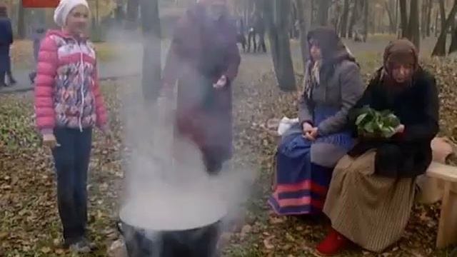 В Музее деревянного зодчества «Витославлицы» прошел народный праздник «Капустки» смотреть онлайн