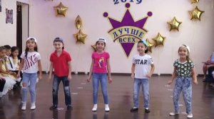 песня "Надоело быть маленькими, миленькими" из шоу "Лучше всех"."