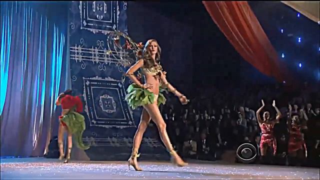 Rihanna - Phresh Out The Runway (Live Victoria's Secret) смотреть онлайн