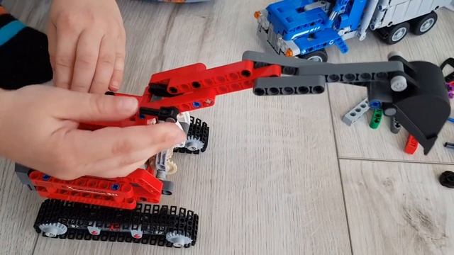 LEGO technic 42023 Экскаватор Лего. смотреть онлайн
