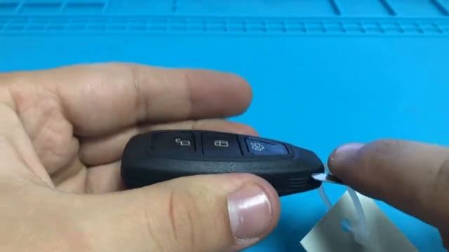 Замена батарейки в смарт ключе Форд / Replacing the battery in the Ford smart key смотреть онлайн