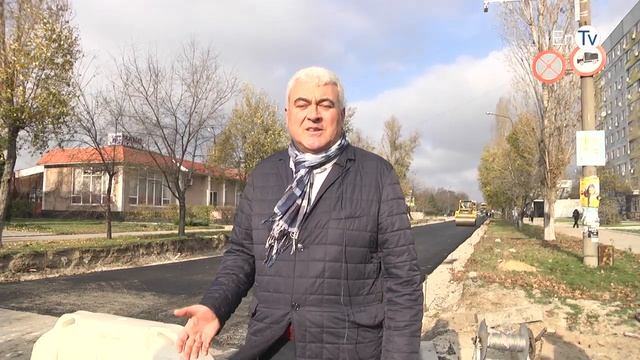 В Энергодаре продолжается ремонт дороги по улице Молодежной смотреть онлайн