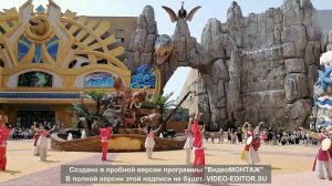 Предварительное шоу на входе в парк аттракционов в г. Яньцзи