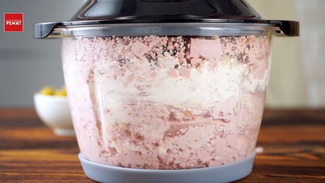 Изысканный мусс из вареной колбасы Докторская с оливками и кедровыми орешками смотреть онлайн