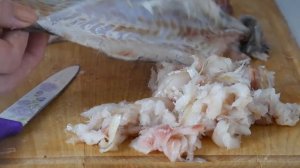 КАК отделить филе рыбы МИНТАЯ от костей и кожи. Чистим рыбу правильно @dobrie_znania