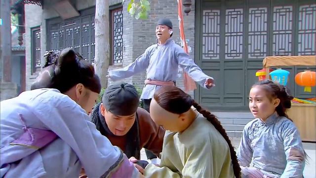 小格格被劫持当乞丐，小哥哥用一只小指换得她的自由 🥰 中国电视剧 смотреть онлайн