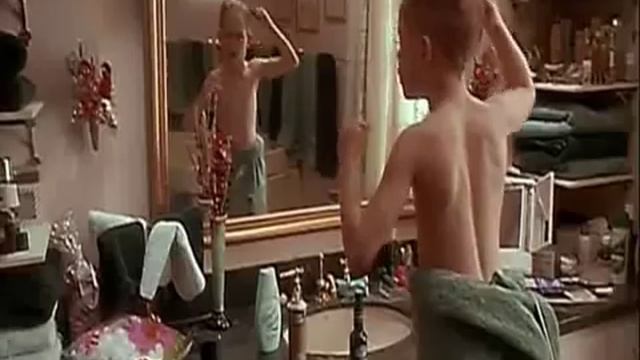 Home Alone music video смотреть онлайн