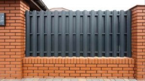 Какой ЗАБОР из КИРПИЧА выбрать на загородном участке?