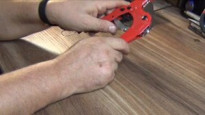 Как раскрыть ножницы для резки пластиковых труб