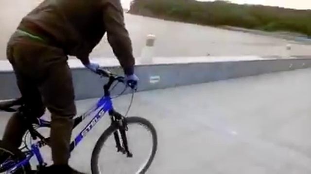 Прикол!!! Аватар на русском острове, падает с велосипеда))))Ржач смотреть онлайн