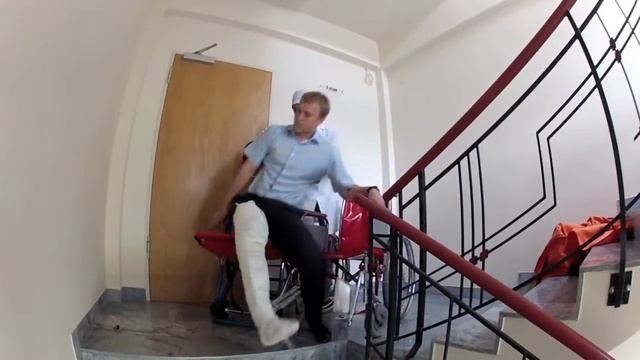 Эвакуационный лестничный стул (кресло) Самоспас в действии смотреть онлайн