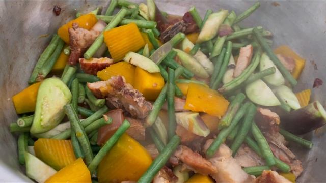 MONGGO WITH VEGETABLES AND PORK CHOP LUTONG BAHAY смотреть онлайн