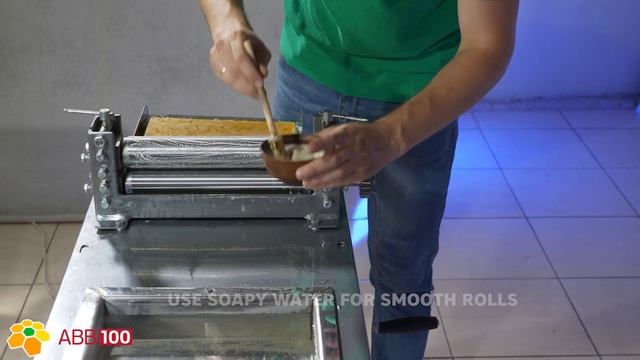 Комплекс по виготовленню вощини в домашніх умовах // Complex for wax foundation producing at home смотреть онлайн