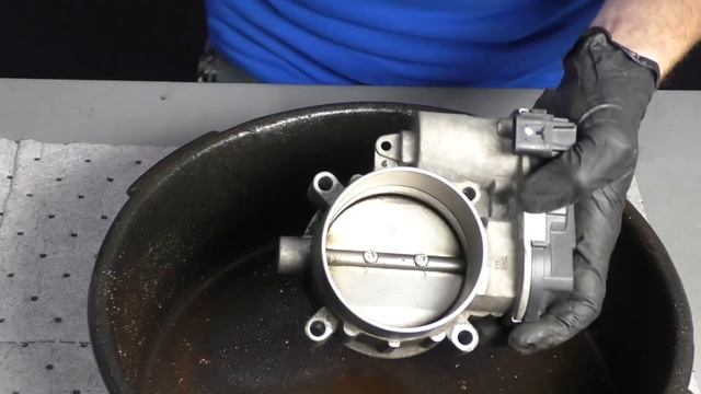 Throttle Lag, Engine Hesitating? Try Cleaning Your Throttle Body! смотреть онлайн