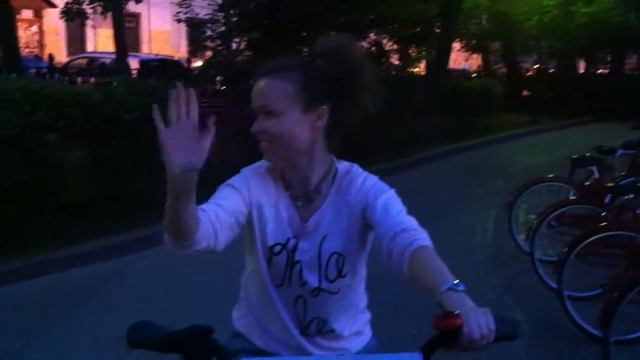 Прокат велосипедов в Москве / El alquiler de bicicletas en Moscú смотреть онлайн
