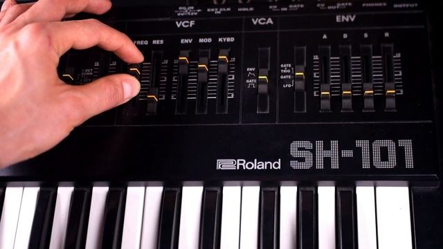 How to make Wobble Bass on Roland SH-101 (tutorial) смотреть онлайн