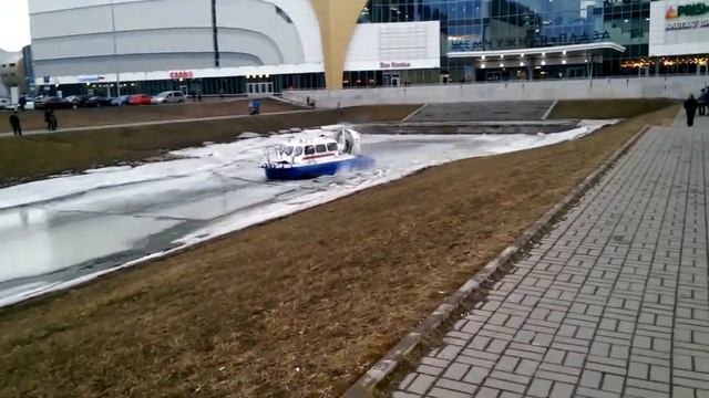 МЧС ломает лед