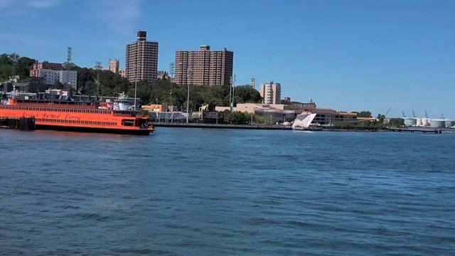 мимо статуи свободы на остров