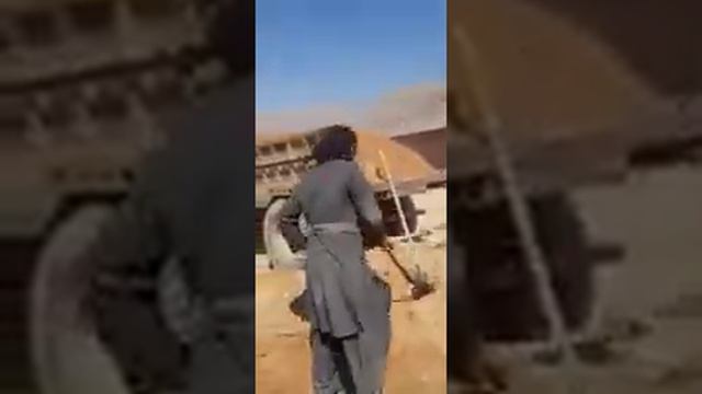 7 Foot 8 inch Lamba Pakistani Sher Khan Afghanistan Fan Sher Khan Struggles To Find Hotel In Luckno смотреть онлайн