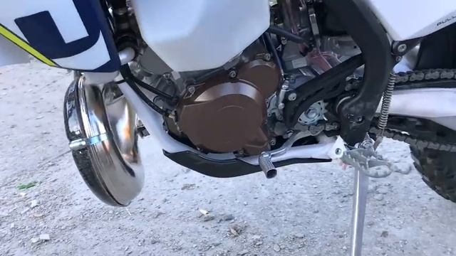 сравнение KTM EXC300, KTM EXC300 6DAYs, Husqvarna TE300 2017 модельного года смотреть онлайн