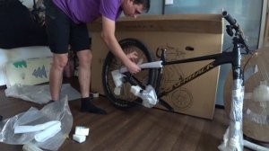 Как запаковать велосипед в коробку? Летим с велосипедом!