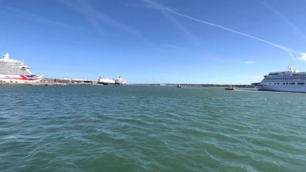 P&O AURORA DEPARTING SOUTHAMPTON 24/07/22! Horn battle AURORA VS BRITANNIA, QUEEN VICTORIA