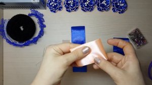DIY Резинка на пучок.  МК Украшение на гульку.  Цветы из атласных лент. Канзаши
