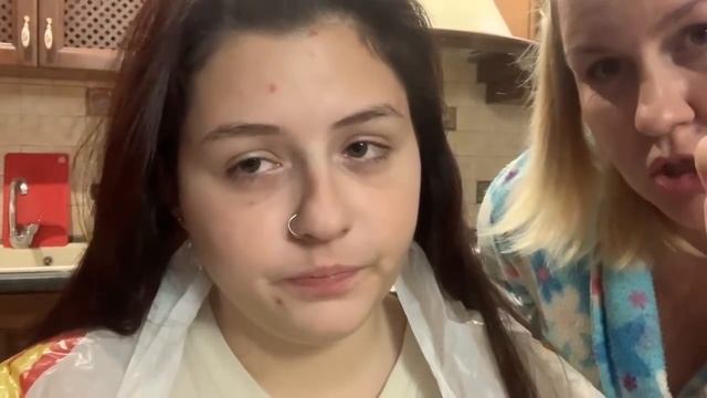 КРАШУ ВОЛОСЫ В ДВА ЦВЕТА смотреть онлайн