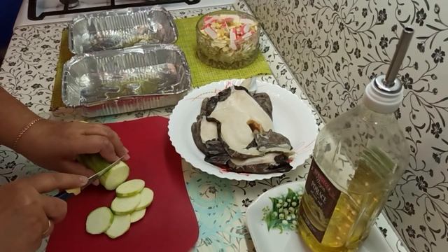 РЫБА В ДУХОВКЕ И САЛАТ С ОЛИВКАМИ. смотреть онлайн