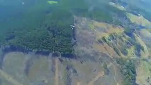 Захватывающий прыжок с парашютом с вышки смотреть онлайн