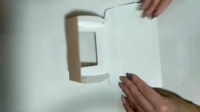 Как сложить крафт коробку с окошком. Как сложить маленькую коробку для подарка. смотреть онлайн