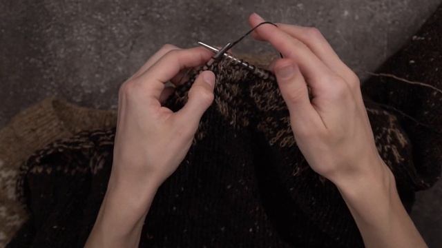 ВЯЗАНЫЙ ДЖЕМПЕР С КРУГЛОЙ КОКЕТКОЙ | История одной вещи - февраль | Knoll Yarns Soft Donegal Tweed смотреть онлайн