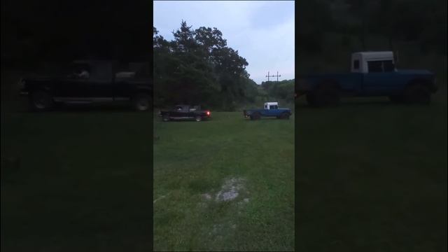 94 Ford F-150 vs 67 Jeep Kaiser смотреть онлайн