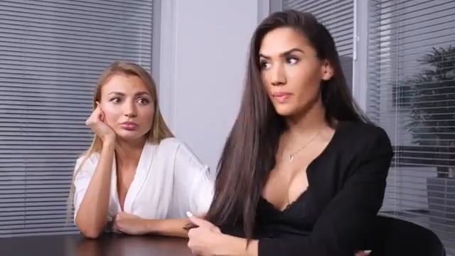 Не улыбаемся значит клиентам..... смотреть онлайн