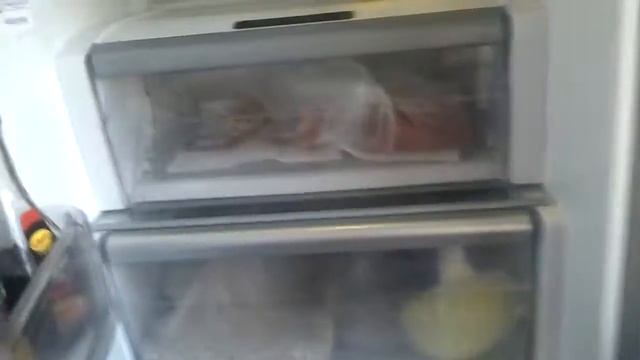 Как убрать неприятний запах из холодильника смотреть онлайн