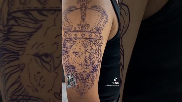 Lion with crown #tattoo #tattooartist #tiktok #trending #viral #instagram #tatted #ytshorts #shorts смотреть онлайн