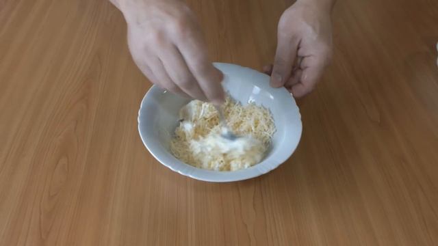 Сырные шарики в крабовой стружке / Cheese balls in the crab chips смотреть онлайн
