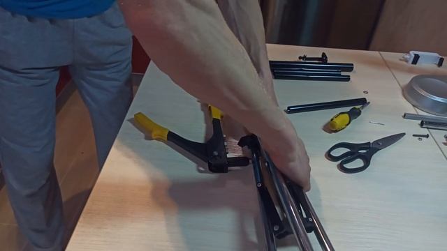 Штатив СВОИМИ РУКАМИ для камеры и фотоаппарата. Крепкий штатив для видео. смотреть онлайн