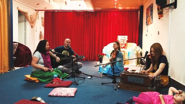 Sri Vittala Giridhari Parabrahmane Namaha смотреть онлайн