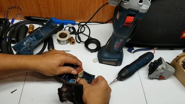 Thay motor cho máy cắt Bosch GWS 18V-Li - Mabuchi RZ-8BAWA смотреть онлайн