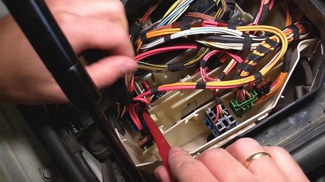 VALVETRONIC MOTOR RELAY LOCATION REPLACEMENT BMW E90 E91 E92 E93 смотреть онлайн