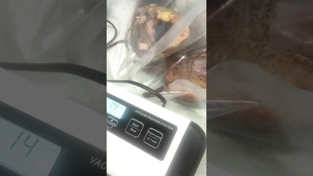 Вакуумируем голубя для заморозки смотреть онлайн