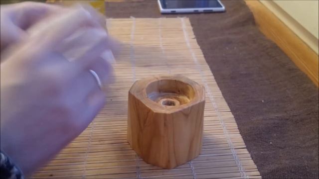 Пропитка льняным маслом. Пропитываю подсвечник и болтаю. :) смотреть онлайн