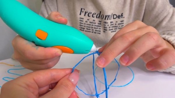 Настя и Маша рисуют 3D ручкой 3Doodler Start challenge My little Nastya