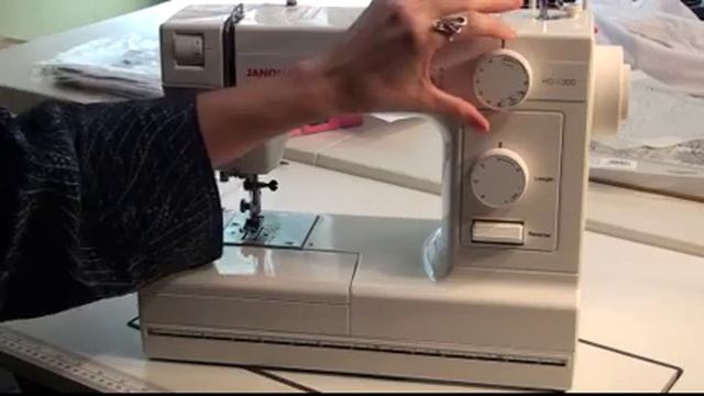 Under $500 Sewing Machine - Janome HD-1000 - Unboxing and Basics смотреть онлайн