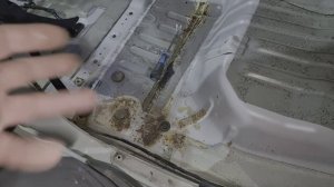 Mitsubishi L200 - Разбор салона для шумки и антикора