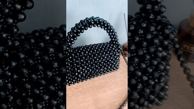 Она первая, но не последняя?.  Цена такой сумочки 3500 руб, ручная работа, доставка по всей России